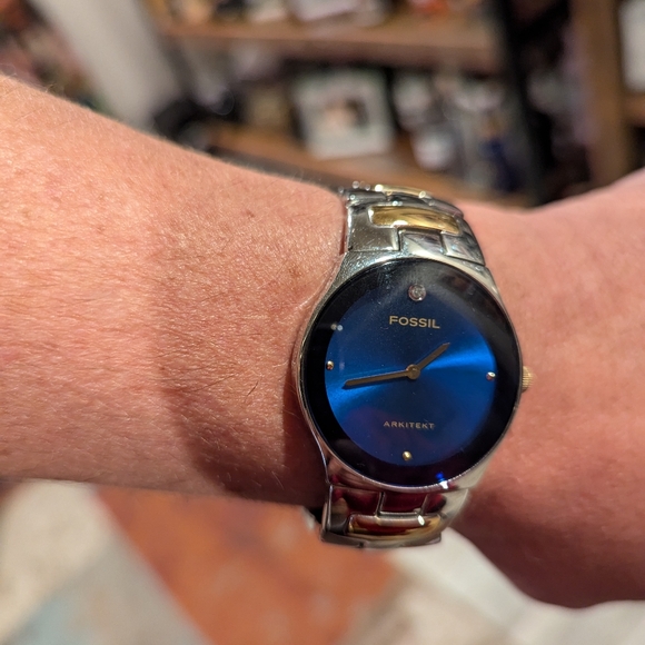 Fossil Mens Watch 9 1/2 Inches Around Wrist - Picture 2 of 4